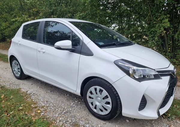 Toyota Yaris cena 15400 przebieg: 250000, rok produkcji 2015 z Wieluń małe 92